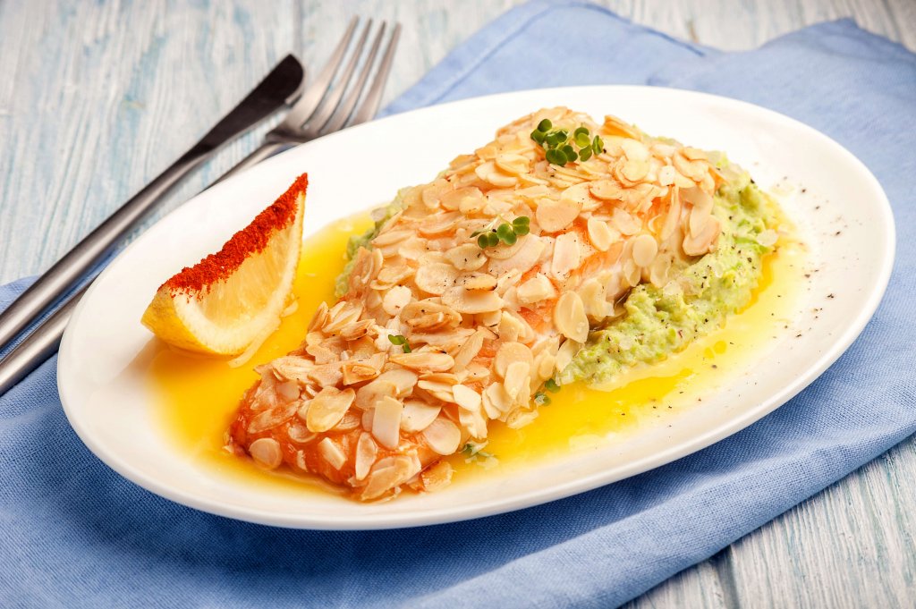 Salmão com amendoas e gengibre Salmão com amendoas e gengibre
