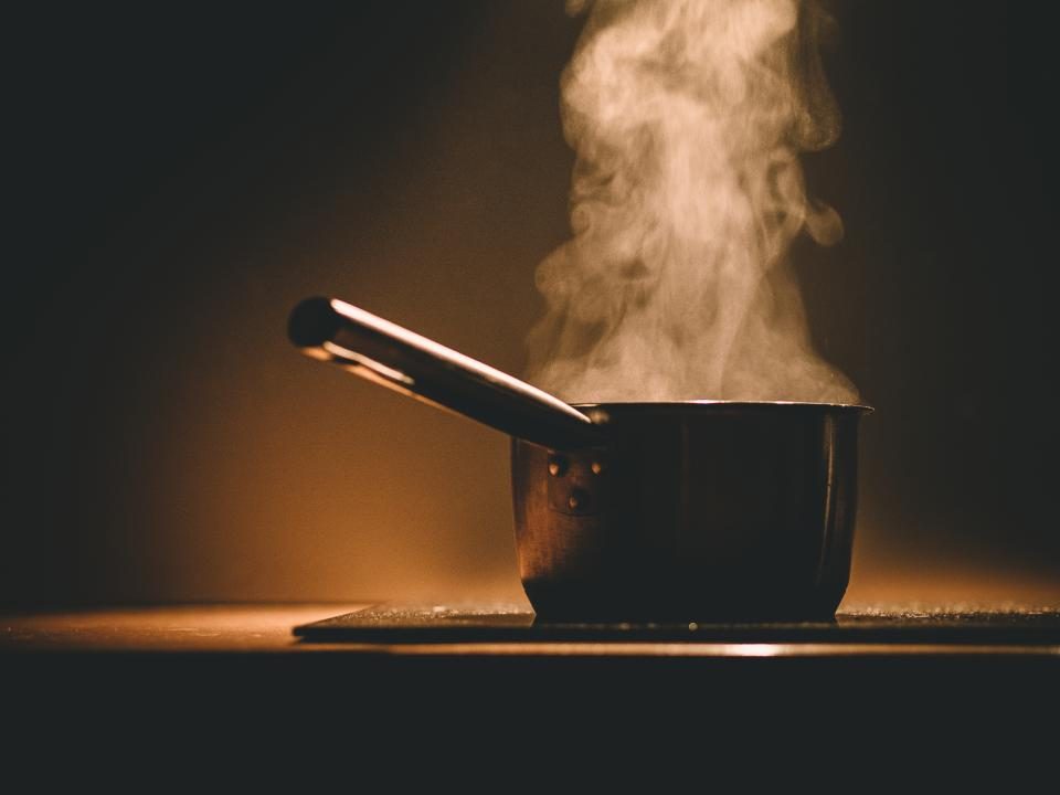 Como tirar cheiro de gordura e de comida da cozinha