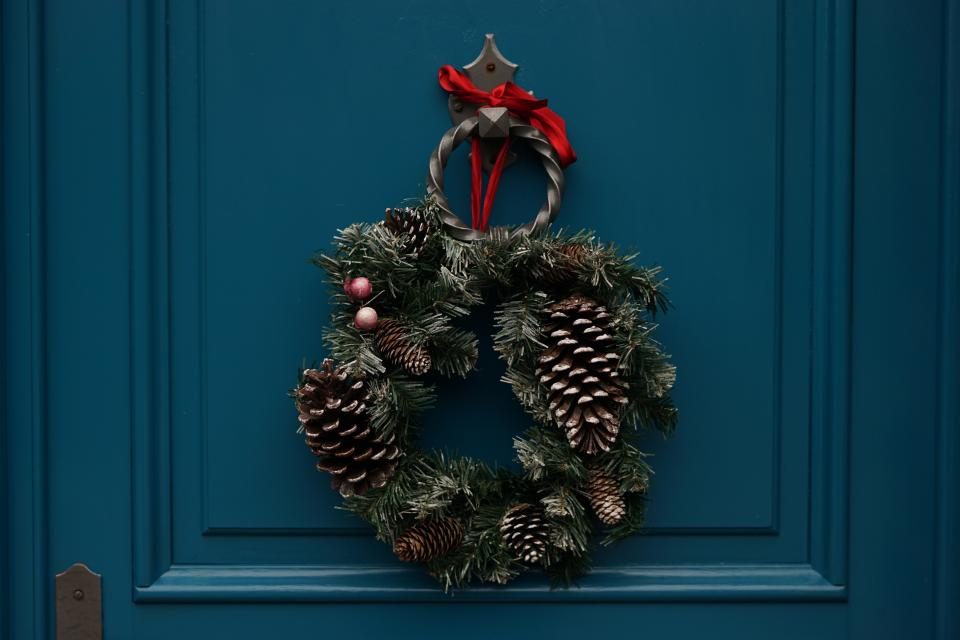 Enfeite de Natal para porta: guirlanda caseira e outras ideias